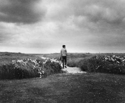 kennedys-obsession:  John F. Kennedy’s favorite photo of himself, in Hyannis Port, 1959. 