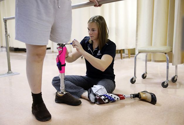 wheeliewifee:  waterman12053:  Disabled Iraqi War Vet Now Helps Others Army veteran
