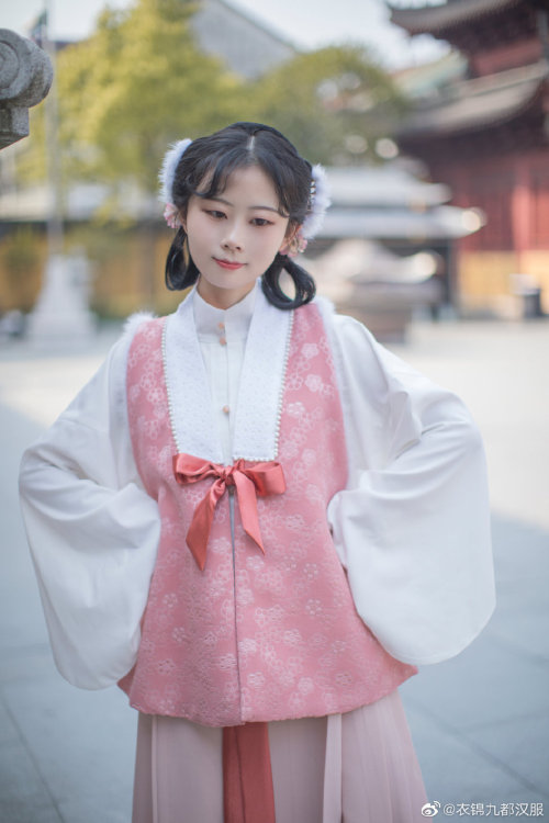 chinese hanfu by 衣锦九都汉服