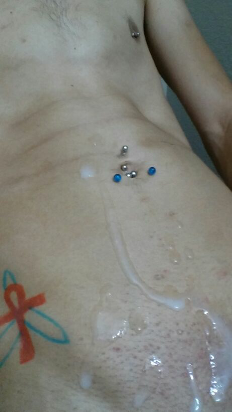amateur-porn-filmer:  Meet my new friend, He is a hung stud and when i asked if i