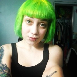 callmepan:  Green! #iloveit#greenhair#limegreen#brightgreen#newhair#yellow#greenandyellow#epic#alien#hair#me#tattoos#piercings#girlswithtattoos#girlswithpiercings#betterpicstomorrow#yay