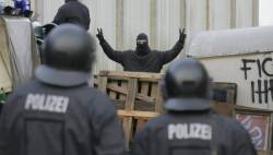 ready-to-fight:  a few hours ago the police stormed the occupied area of the anarcho housing project “Luftschlossfabrik” in Flensburg, Germany. #allcopsarebastards Video of the eviction: https://www.youtube.com/watch?v=4fftHqDzlbU 