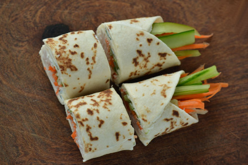 tango-mango:  I spied this fabulous appetizer on Ree Drummond’s The Pioneer Woman website the other day and decided to give it a try. These little “Prairie sushi” instantly became a new favorite food in this house. We were gobbling them down while