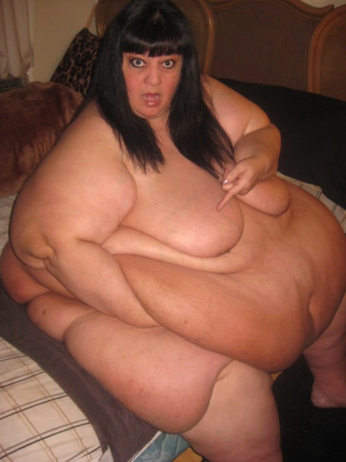 ssbbwlovefatgirl:  ssbbwpictures:  ssbbwpictures.tumblr.com  Je bande 