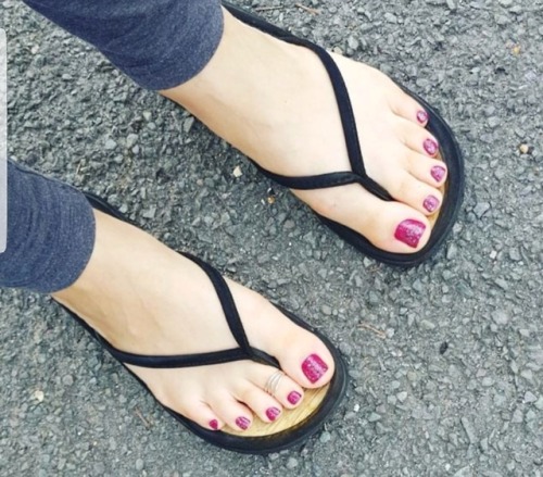 Pretty feet wearing basic thong sandals.