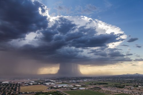 Crazy monsoon storm in Phoenix, AZ, by this guy. Looks a lot like last year’s Vegas storm