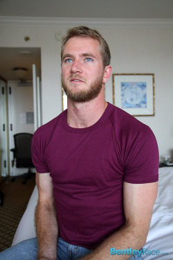 marvinquinn:  traveljerkoff:  Hotel jerk session  always hot