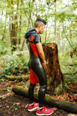 cjros:  *Photo by @twohandstochoke featuring latex from @latexcatfish. Taken last year at a botanical garden in the vicinity of Seattle, WA. I have a week long work trip coming up, so I won’t be posting…sorry. I’ll basically be doing the same thing