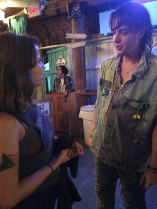 stevieswildheart: SO I MET JULIAN CASABLANCAS YESTERDAY AND NOW I CAN DIE IN PEACE