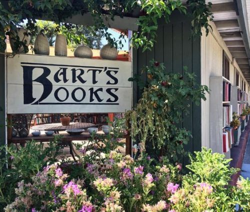 guardianw:magicalhomesandstuff:Because it’s in Ojai, California where the weather’s always nice, Bar