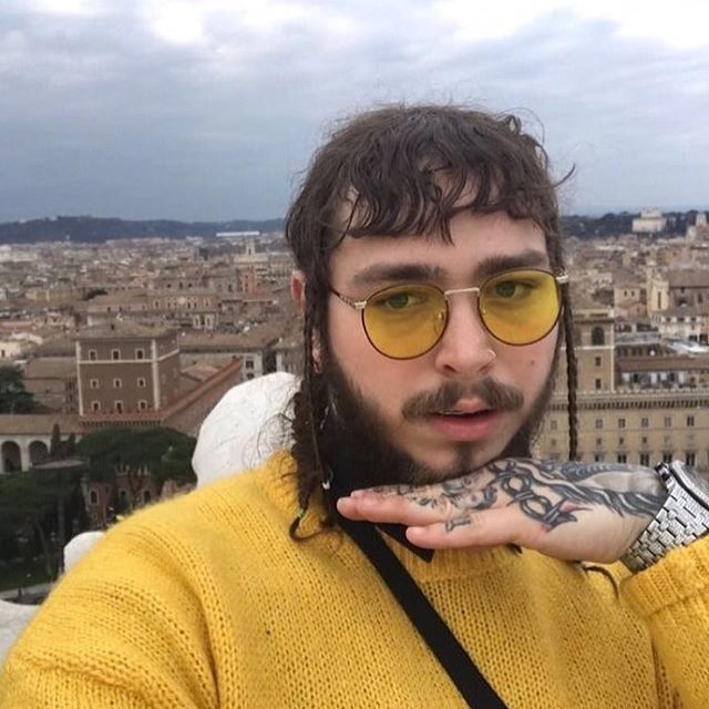 hugomoreira:  https://www.instagram.com/p/Ba-ECncHReT/