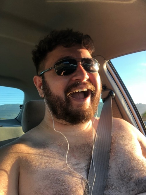 daddysboykuma:  Casually driving and taking selfies