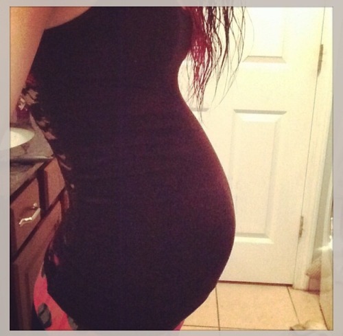 ashthepiggy:  Someone asked me to put up some pregnancy pics, so here they are(: 