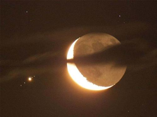 fuckyeahpaganism: crescent moon, jupiter and four of its moons