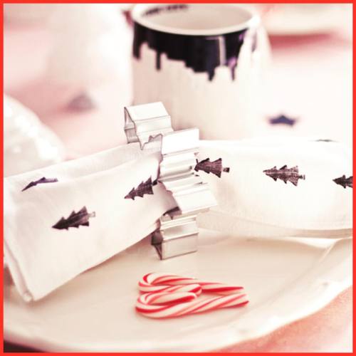 December 21: Cookie cutter napkin holders Image from @butiksofie #christmas #adventcalendar #jul #ju