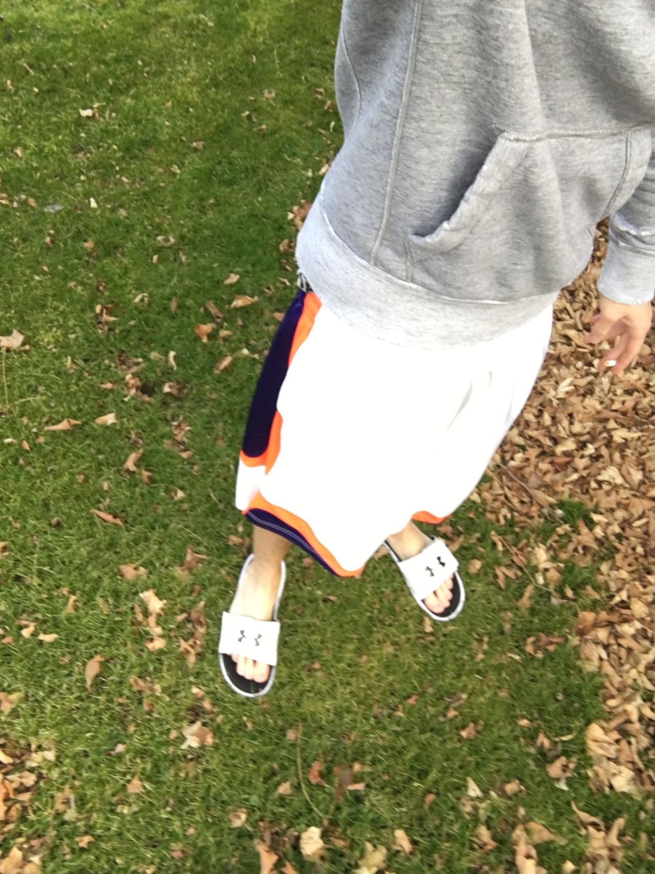 basketballshortsftw: hottmessus:   bballslides1:  I miss jay  I’m back bitchsssss