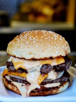sinkingsouls:  The best burger ever!