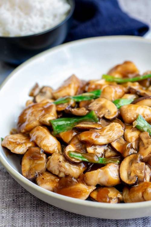 foodffs: Takeout Style Chinese Chicken and MushroomsFollow for recipesIs this how you roll?