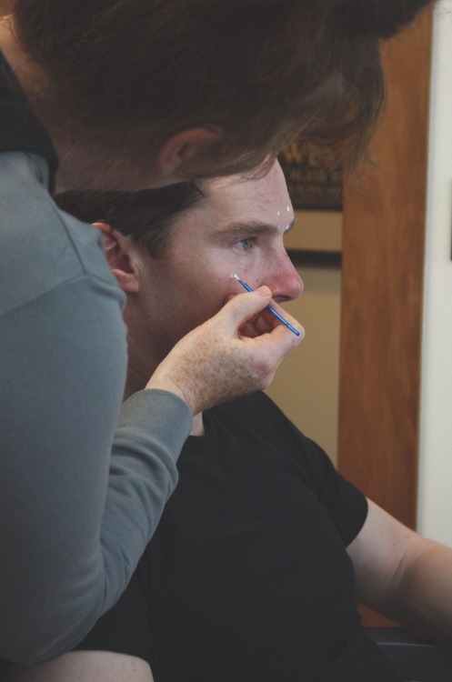 consultingtimelord-atyourservice:  cumberbuddy:  gorgeousanon:  Benedict Cumberbatch getting ready to portray Smaug (x)  I’d quite like to play dot to dot on his face.  his face in the last picture says ‘how am I supposed to believe this isn’t just