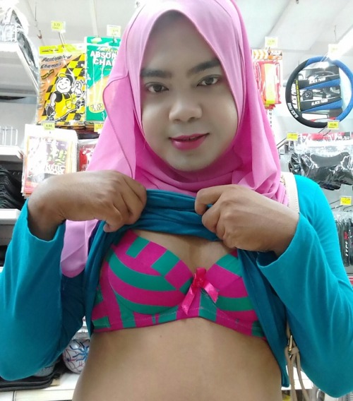 dahlia123456789: greenpanamera: brocklesnar36: sangkumbang83: Pelacur brtudung murahan, bitch anjing