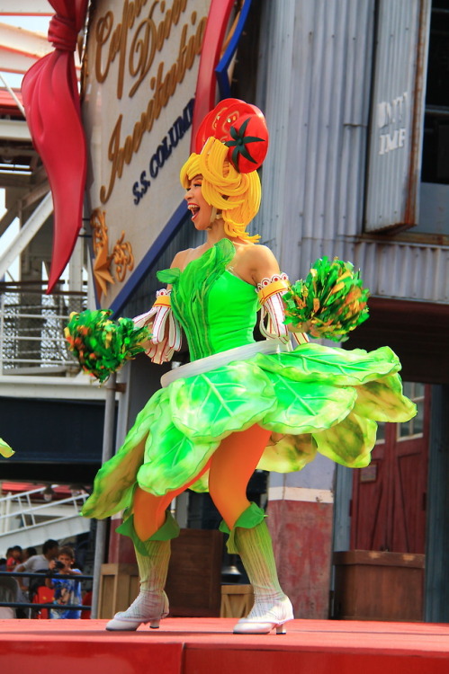 Lettuce dancer on A Table is Waiting