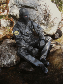 diverpup:Me in my first Viking drysuit. Can