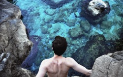 oblitvs:  coltre:  I jumped from there with my friend, the water was amazing   xx