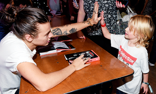 dslakhfdsalkhfsdalhfdsa-deactiv:  WWA Book Signing in London - December 10th, 2014