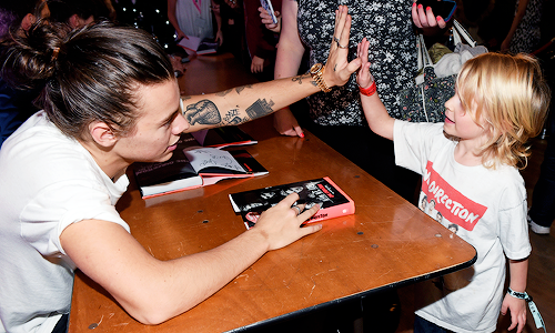 dslakhfdsalkhfsdalhfdsa-deactiv:  WWA Book Signing in London - December 10th, 2014 