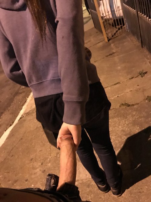 xxlittle03xx2:curious-mare:soo romatic.. almost like holding hands :P✨daily dose of wholesomeness ✨