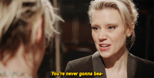sapphiclesbian:  kristenstuwarts:SNL Host Kristen Stewart &amp; Kate McKinnon
