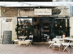 thecornercoffeeshop:  Le Petit Bistrot, Budapest