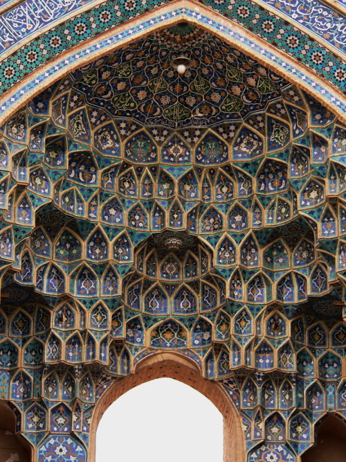 Azari style of persian architecture at Jameh Mosque in Yazd, Iran (by Leo Kerner).