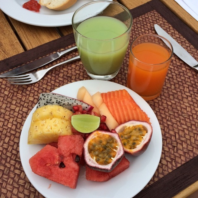 thecoconutgoddess:  My breakfast was pretty much just pure fructose in it’s many