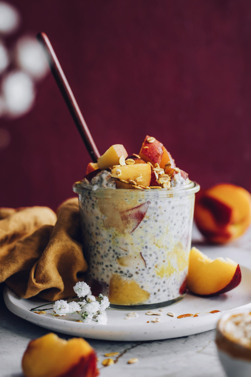 tinykitchenvegan:Peaches and Cream Overnight Oats