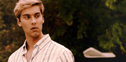 AUSTIN NORTH As TOPPER THORNTON (outer Banks 2020-)