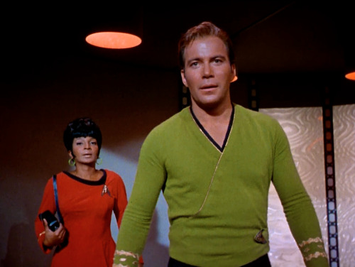 joyfulsqrrrl: science-officer-spock: okay seriously, doesn’t it look like they were waiting fo