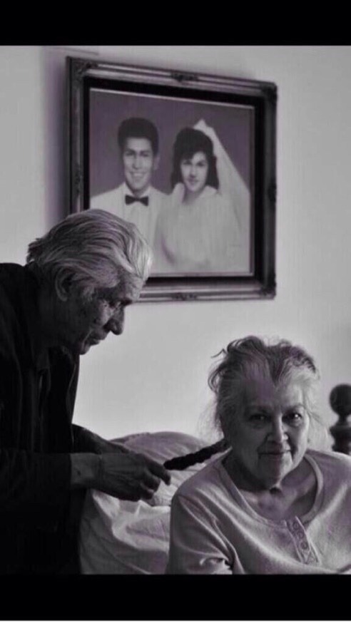 m7dshystahl:  و من الوفاء ما يدهش الزمن 😭💜 ما شاء