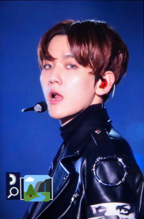 submissive-bangtan:  about time i deal you some baekhyun tongue stuff because this shit is riveting💦 BONUS: the son of a gun doing a lip bite