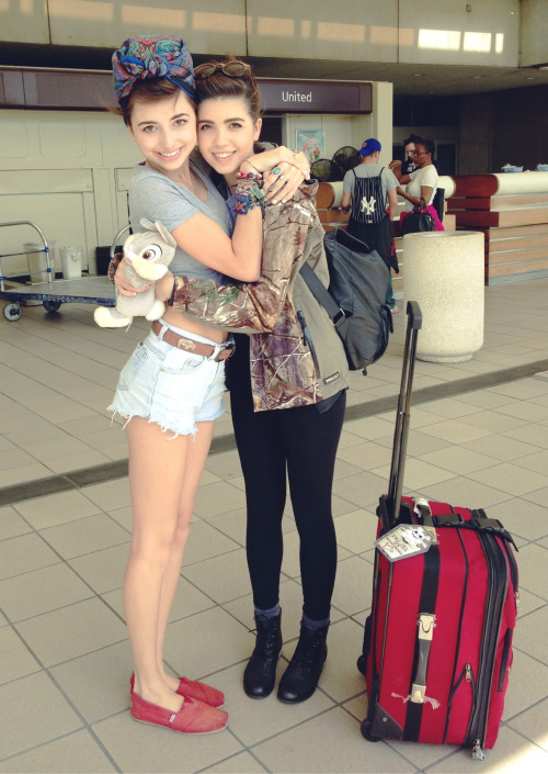 daughterofhungryghosts:woodland-euphoria:Bye bby!! Come back soon :’(Awh Mel! I miss you <3