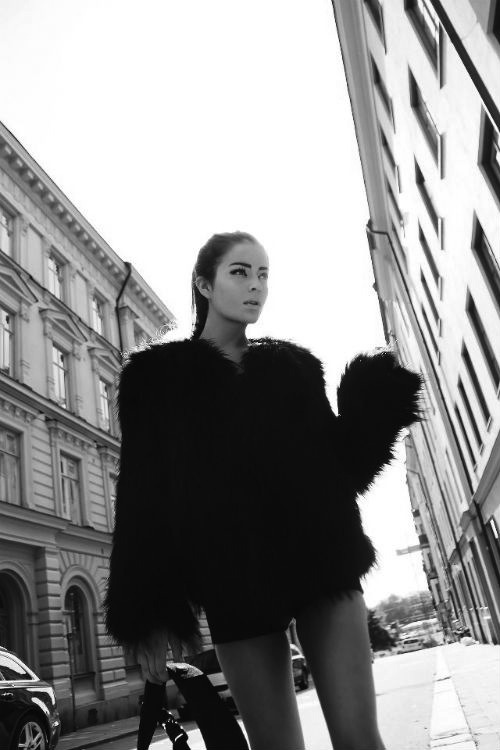 luxylicious:  Glamorous blog about fashion, luxury, beauty & sweetness! Http://luxylicious.tumblr.com :) xxx