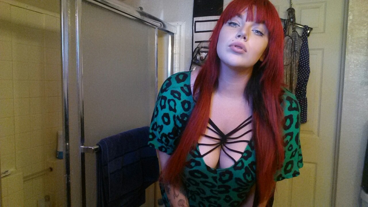 ultrakeroppi:  I needed a change of pace so I went back red
