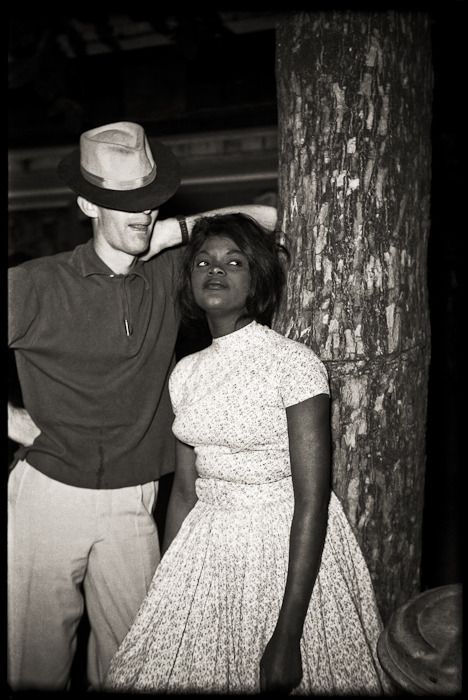 beautiesofafrique:   Couples in Kinshasa || Democratic Republic of Congo || Central Africa || by Jean Depara 