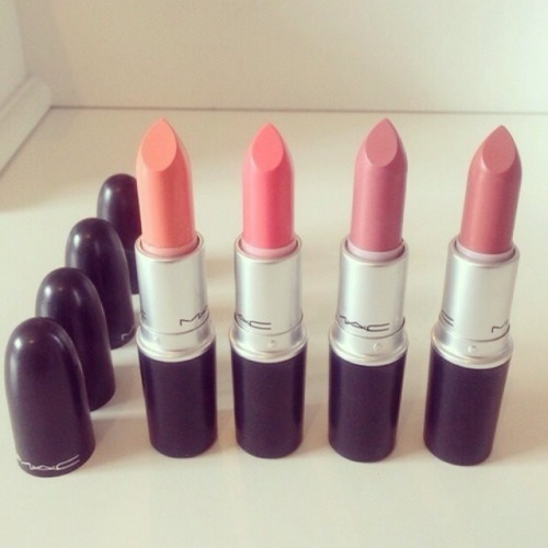 lipsticks-and-levis: red-r0ses:✿ ✿♡ Rosy/luxe blog checking out new followers ♡✿ ✿ rosiest of all x