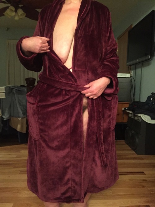 naturalhairyamateurs:  FWB Big Hairy Granny- From teasing in her robe to getting a cum shot in her granny bush. 😅