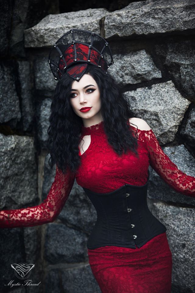 gothicandamazing:  Photographer: Sarah Bowman PhotographyModel/MUA Bianca BuchanCrown