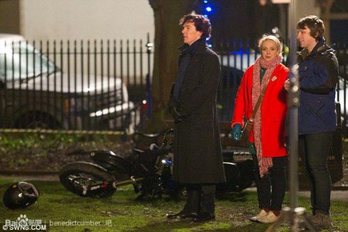 explosivecumberbatch: Sherlock Behind the Scenes of the bonfire in The Empty Hearse