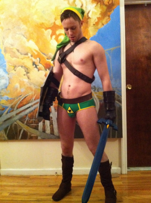 gaymerwitattitude:  Link Cosplayer: He’s so fucking hot, I would love to get fucked by him Doggystyle while wearing that entire outfit, He doesn’t even need to take the underwear off, he can just pull them down and pull his cock out and let me suck