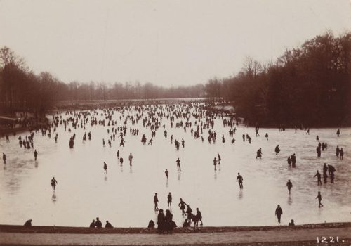 dame-de-pique: Figures Ice Skating on Pond, 1900-1910