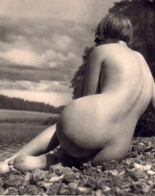nobrashfestivity:Ergy Landau, Nude, 1950